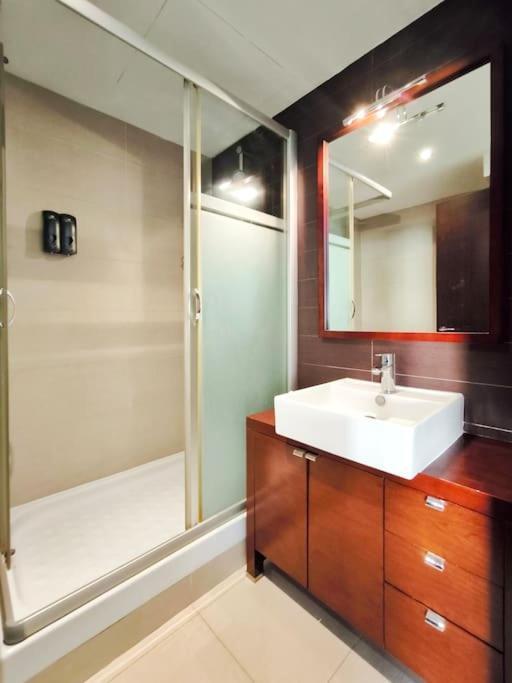 Moderno Apartamento Duplex En Terrassa Centro Kültér fotó